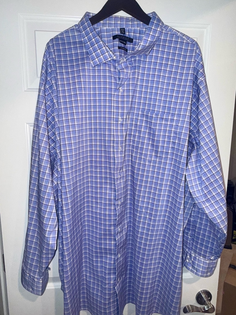Izod Men's Light Blue Plaid Long-Sleeve Button-Down Shirt